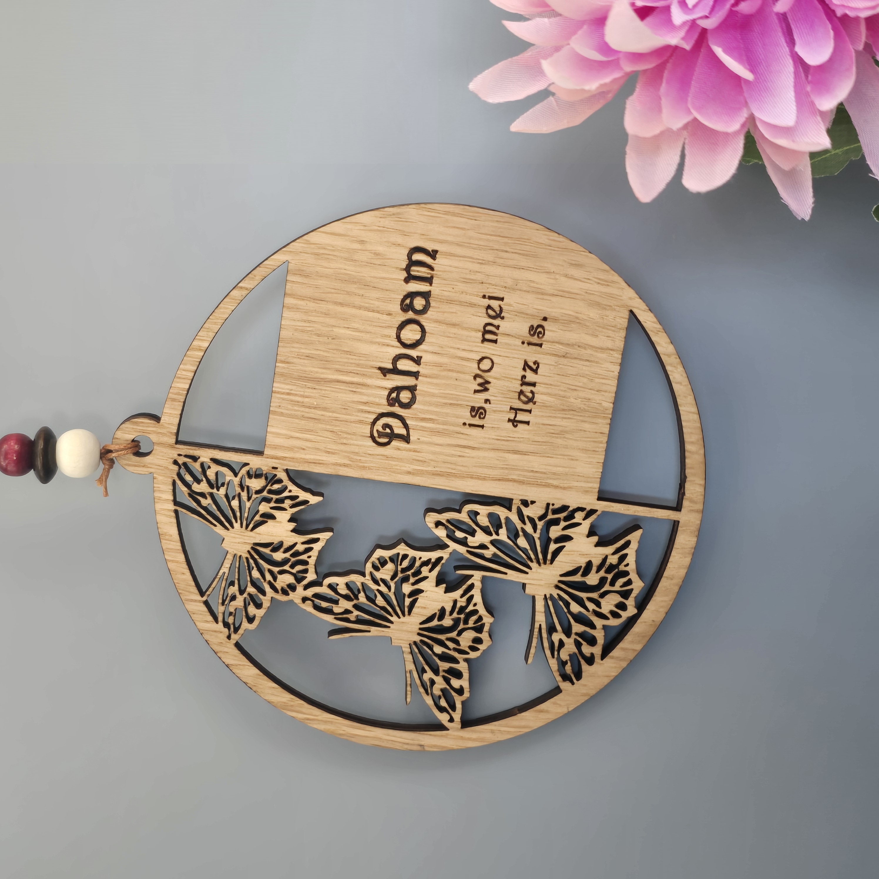 Spruchkreis mit Blumendeko, Gravur und Perlenband